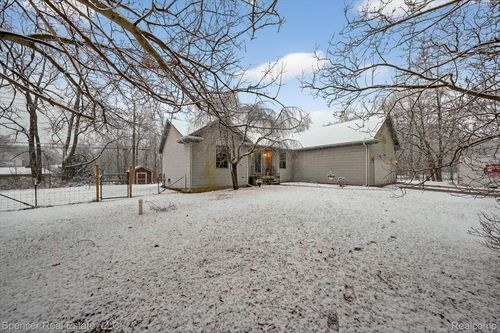 10791 Rattalee Lake Rd, Springfld Twp, MI, 48350-1325 | Card Image