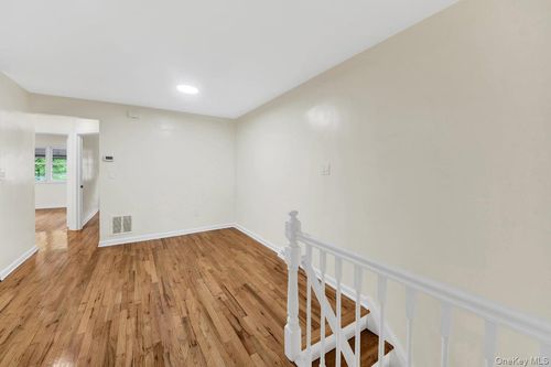 2-3722 Bronxwood Ave, Bronx, NY, 10469-1010 | Card Image