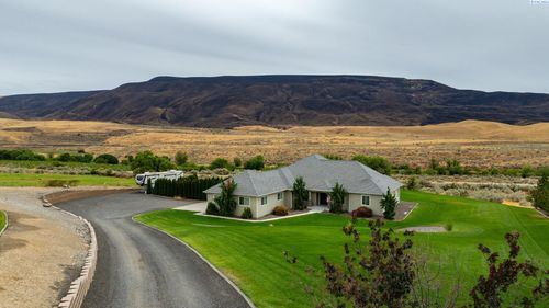 101525 W Old Inland Empire Hwy, Prosser, WA, 99350-7647 | Card Image