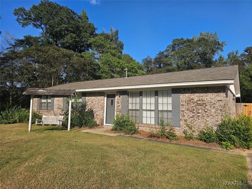 105 Oak St, Wetumpka, AL, 36092-8613 | Card Image