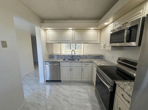 305-3826 Whitehall Dr, West Palm Beach, FL, 33401-1094 | Card Image