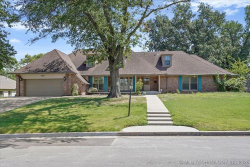 5819 S Delaware Pl, Tulsa, OK, 74105-7438 | Card Image