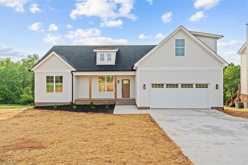 5225 Belews Creek Rd, Walkertown, NC, 27051-9635 | Card Image
