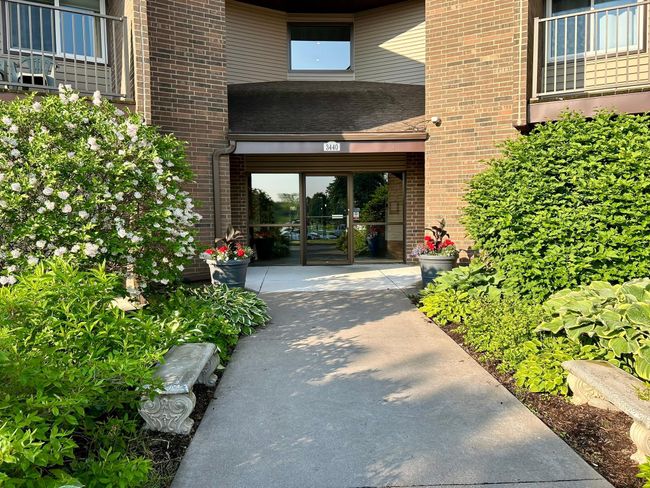 Welcoming Front Door | Image 4