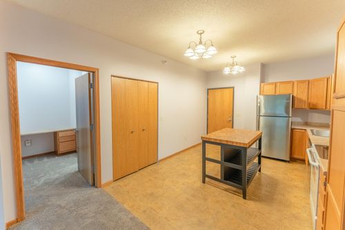 apt-102-1590 Parkwood Dr, Woodbury, MN, 55125-2081 | Card Image