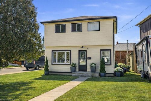 16 Munn St, Hamilton, ON, L8V1J6 | Card Image