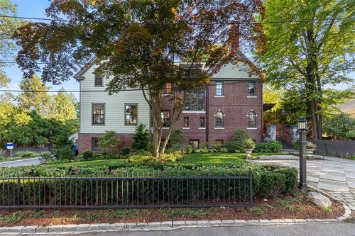 79 Clarendon Ave, Providence, RI, 02906-5827 | Card Image