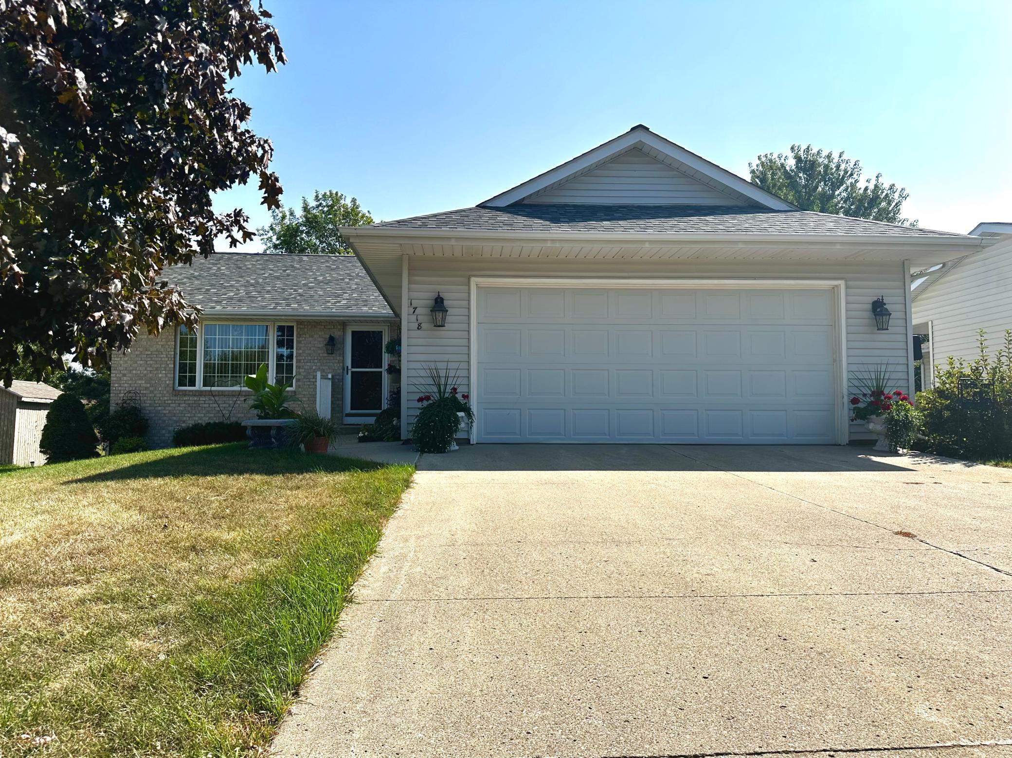 Clifton Ave, Worthington, MN 56187