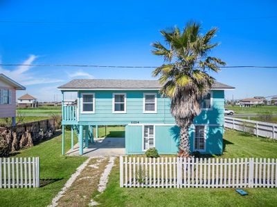 11214 Schwartz Drive, House other with 2 bedrooms, 2 bathrooms and null parking in Galveston TX | Image 2