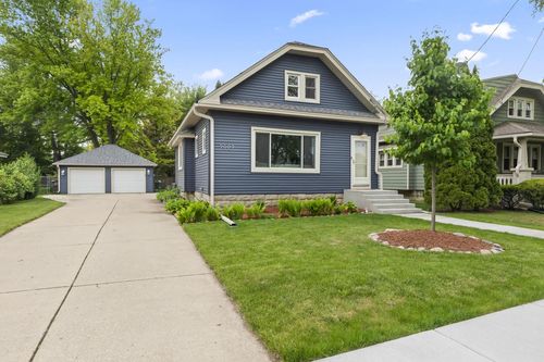 9009 W Cold Spring Road, Greenfield, WI, 53228 | Card Image