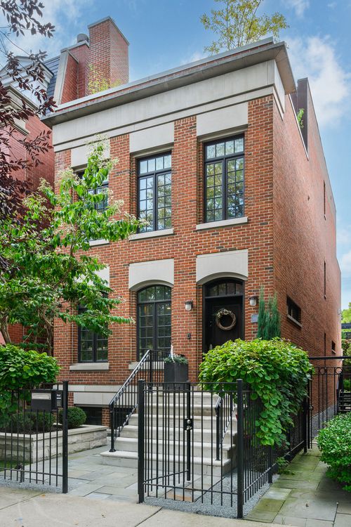 2122 N Magnolia Ave, Chicago, IL, 60614-4012 | Card Image