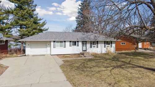 8420 Meadow Lake Rd E, New Hope, MN, 55428-3142 | Card Image