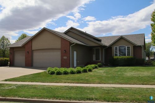 809 S Outlook Dr, Sioux Falls, SD, 57106-4610 | Card Image