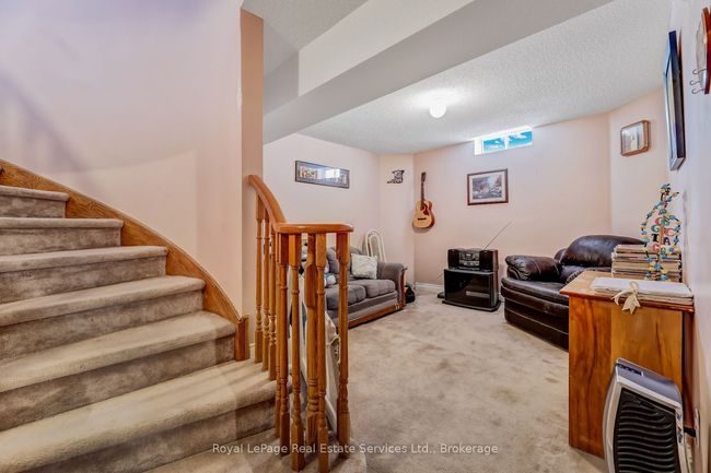 164 Dixon Dr, House other with 4 bedrooms, 3 bathrooms and 2 parking in Milton ON | Image 34