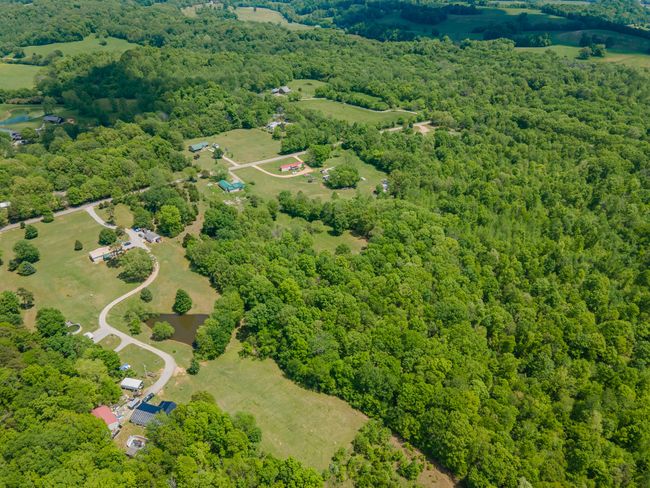 2724 She Boss Rd, House other with 2 bedrooms, 2 bathrooms and 4 parking in Duck River TN | Image 27