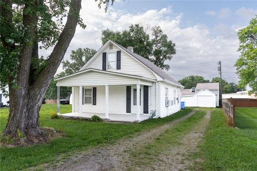 110 E 3rd St, Tonganoxie, KS, 66086-8818 | Card Image