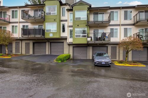 v102-31500 33rd Pl Sw, Federal Way, WA, 98023-2281 | Card Image