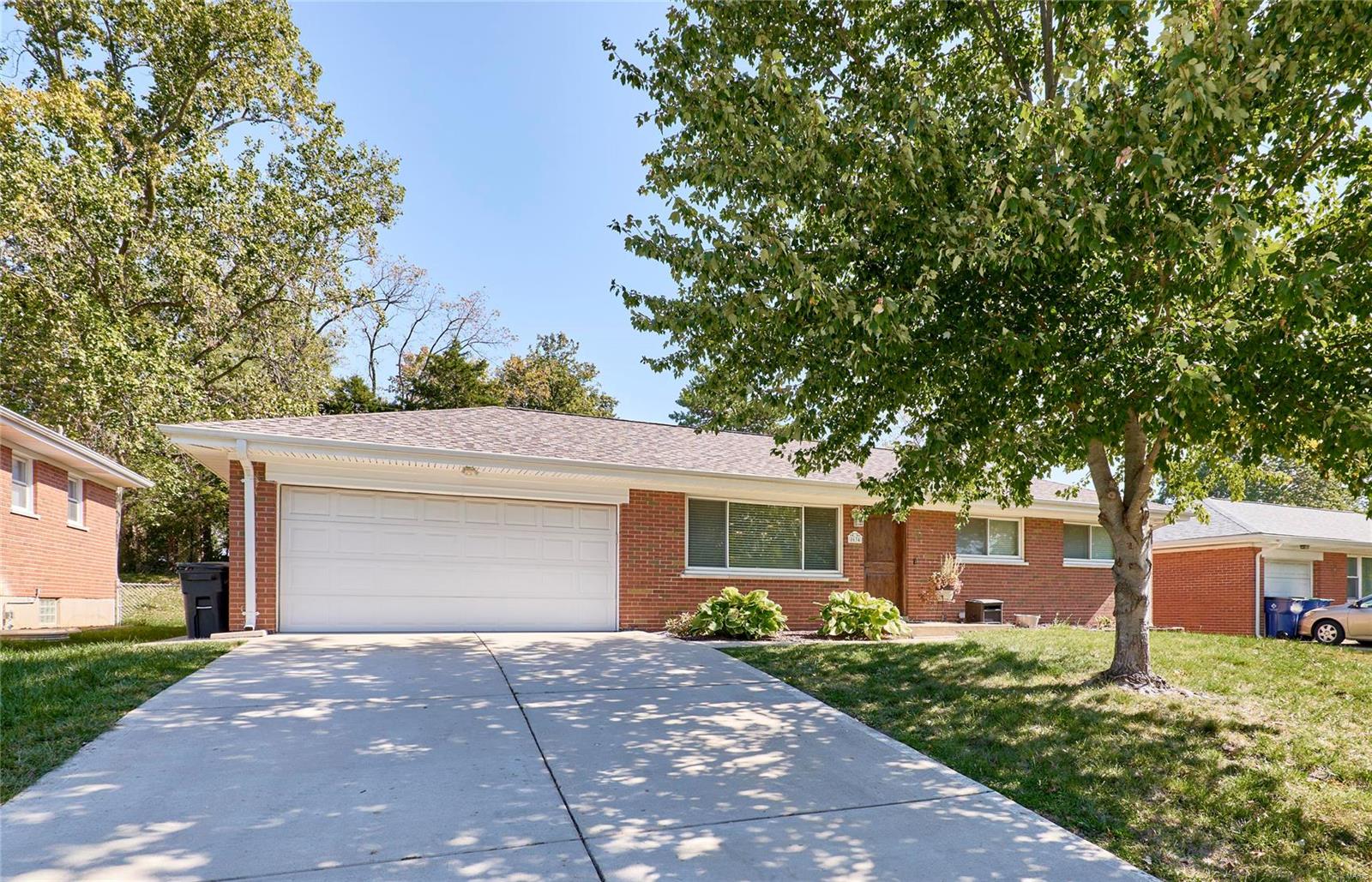 Villa Crest Dr, Saint Louis, MO 63126
