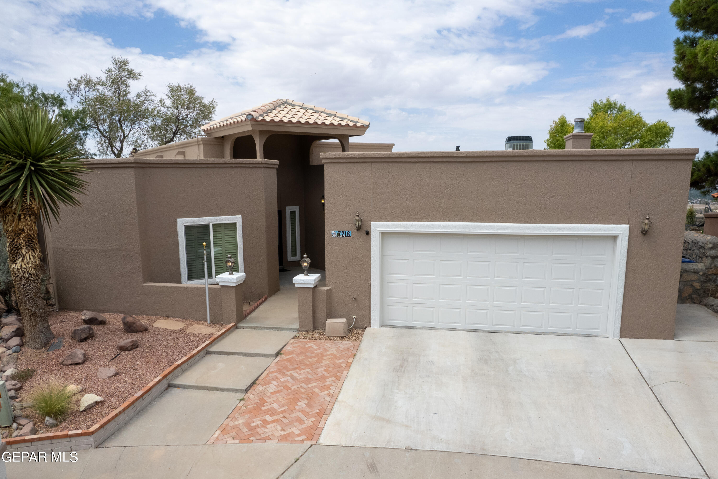 Meriden Ln, El Paso, TX 79912
