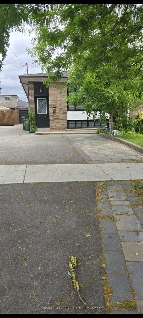 73 Seacliff Blvd, North York, ON, M9L2G7 | Card Image