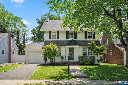224 Van Orden Ave, Leonia, NJ, 07605-1523 | Card Image