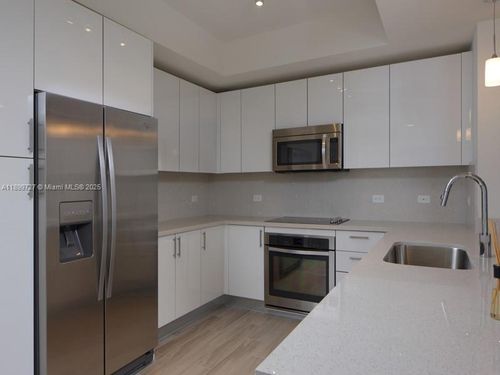 apt-2016-999 Sw 1st Ave, Miami, FL, 33130-3464 | Card Image