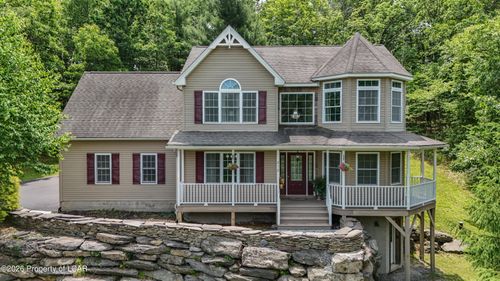 312 Reagan Dr, East Stroudsburg, PA, 18301-7971 | Card Image