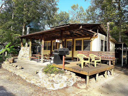 7915 Carnes Rd, Townsend, TN, 37882-3229 | Card Image