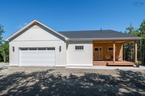 208 Bretton Woods Rd, Mount Uniacke, NS, B0N1Z0 | Card Image