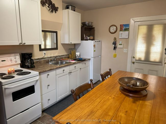 61 Russell St E, House other with 5 bedrooms, 2 bathrooms and 6 parking in Smiths Falls ON | Image 32