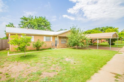 105 J B Ave, Floydada, TX, 79235-4201 | Card Image