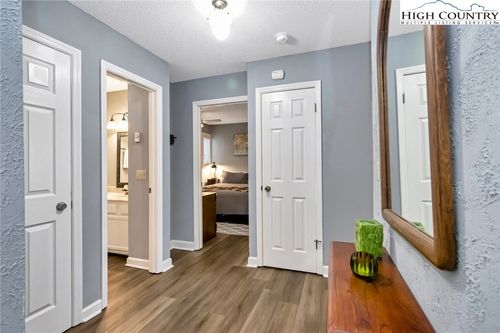 4313-301 Pinnacle Inn Rd, Beech Mountain, NC, 28604-7478 | Card Image