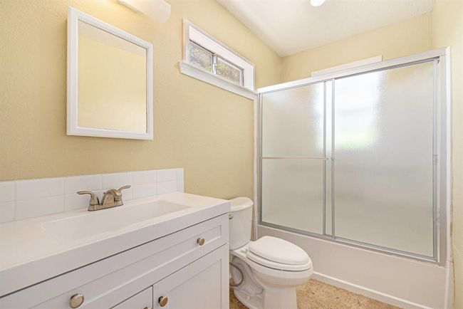 Full Bathroom 2nd level | Image 17