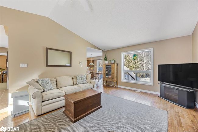 11 Maple Crt, House other with 3 bedrooms, 3 bathrooms and 8 parking in Coldwater ON | Image 11