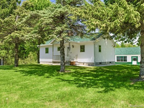 2482 Range Rd, Port Huron, MI, 48060-7708 | Card Image