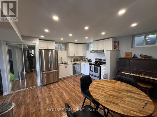 116 Grandview St S, Oshawa, ON, L1H7C4 | Card Image