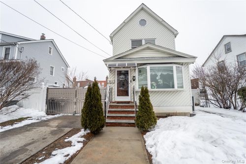 95-11 238th St, Floral Park, NY, 11001-3822 | Card Image