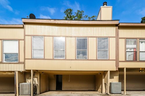 2 Lakeway St, Conroe, TX, 77304-3409 | Card Image