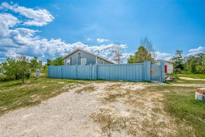 265 Road 5202, House other with 2 bedrooms, 2 bathrooms and null parking in Cleveland TX | Image 3