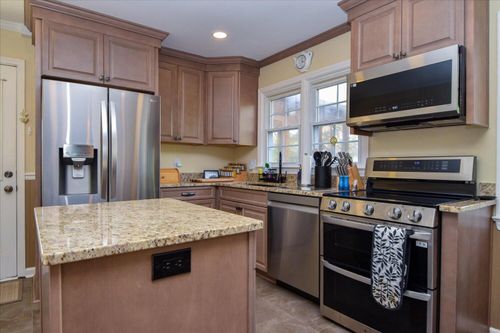 5811 Penguin Dr, Roanoke, VA, 24018-4817 | Card Image