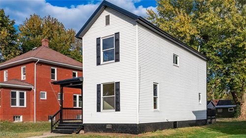 736 Homewood Ave, Zanesville, OH, 43701-5202 | Card Image