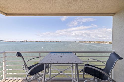 683-6105 Bahia Del Mar Cir, St Petersburg, FL, 33715-3327 | Card Image
