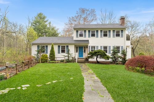 16 Howes Ln, Redding, CT, 06896-1117 | Card Image