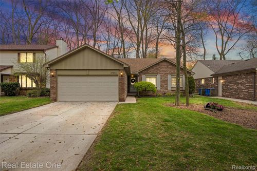 27586 David Givens Street, Warren, MI, 48092 | Card Image