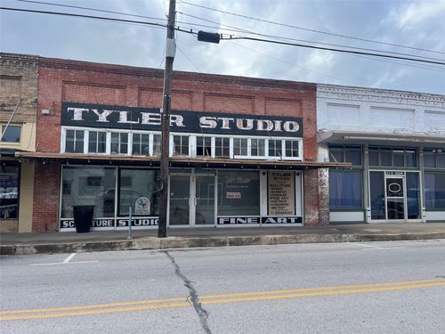 215 E Main St, Eagle Lake, TX, 77434-2425 | Card Image