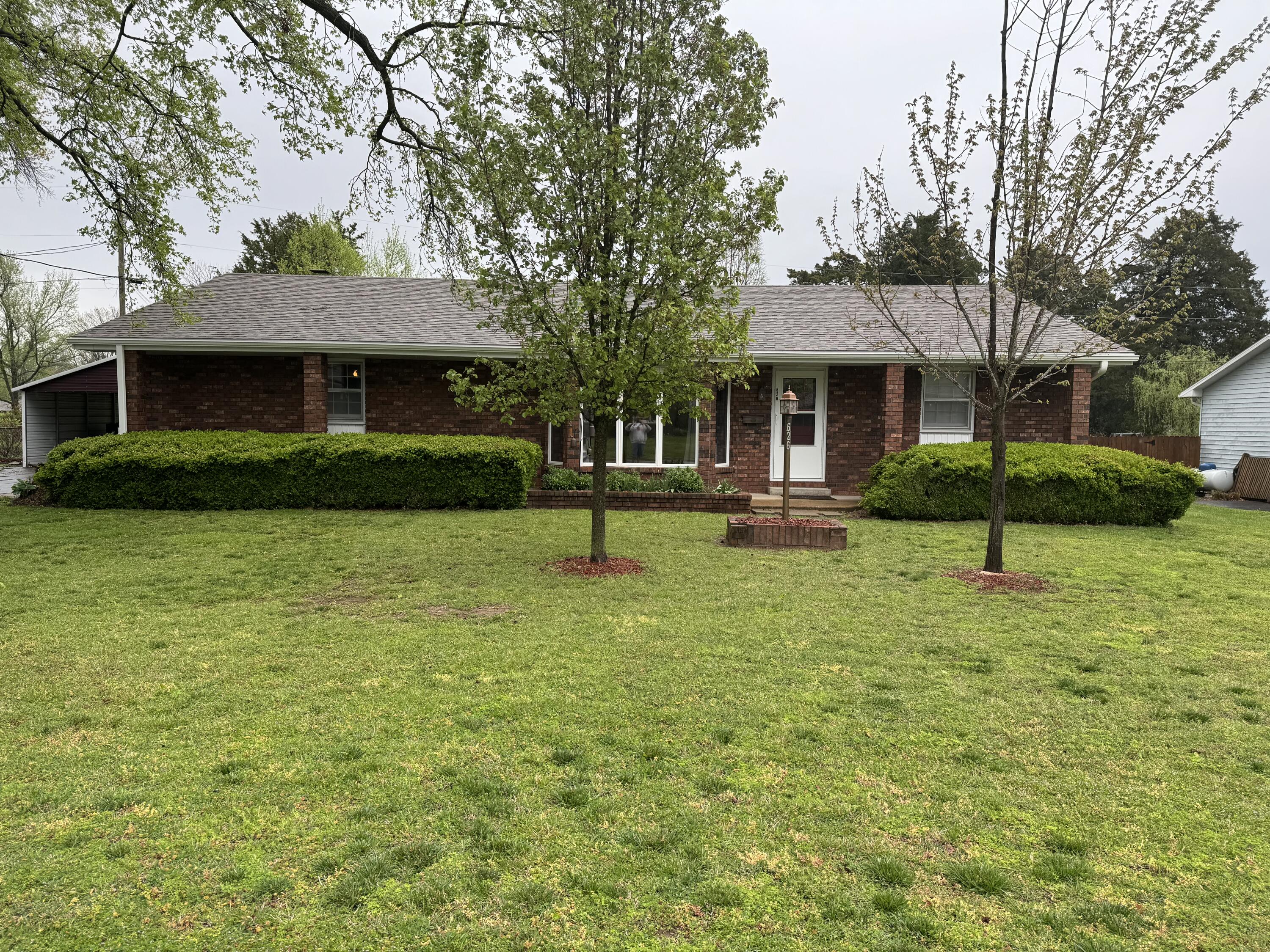 Park Pl, Bolivar, MO 65613