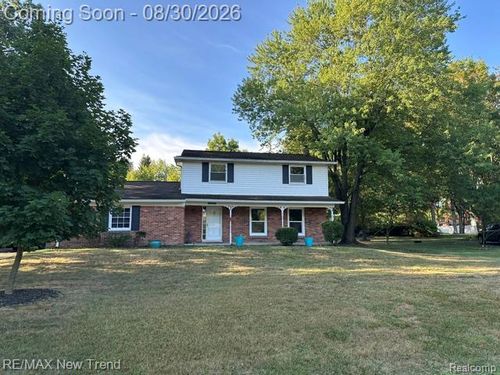 35241 Caryn St, Farmington Hills, MI, 48331-2627 | Card Image