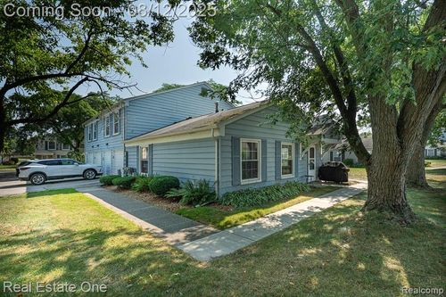 2652 Wildwood Ct, Lake Orion, MI, 48360-1758 | Card Image
