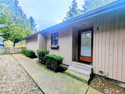 1-233 Dorn Ave, Everett, WA, 98208-2648 | Card Image