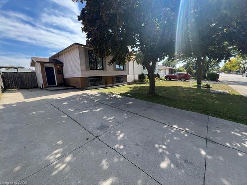 228 Lawnhurst Crt, Hamilton, ON, L8V4R4 | Card Image